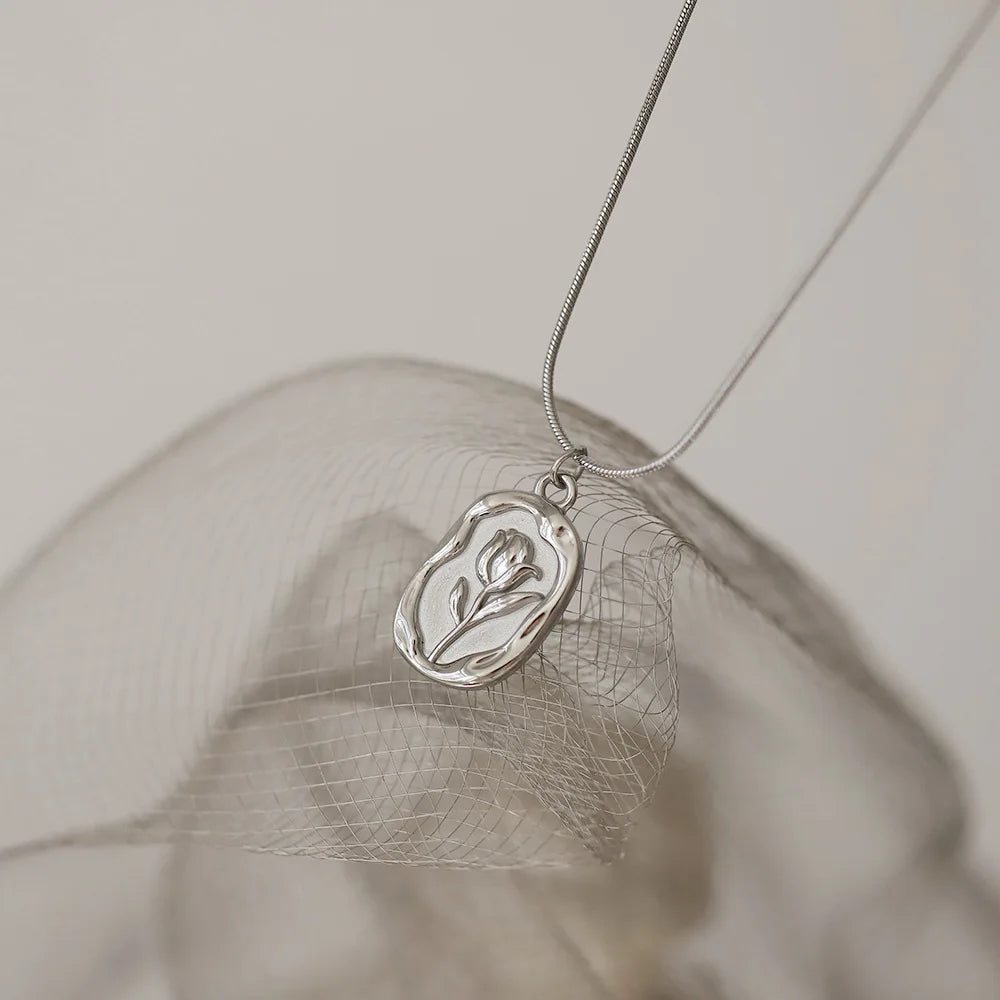 RoseFlow – שרשרת ורד אלגנטית מנירוסטה