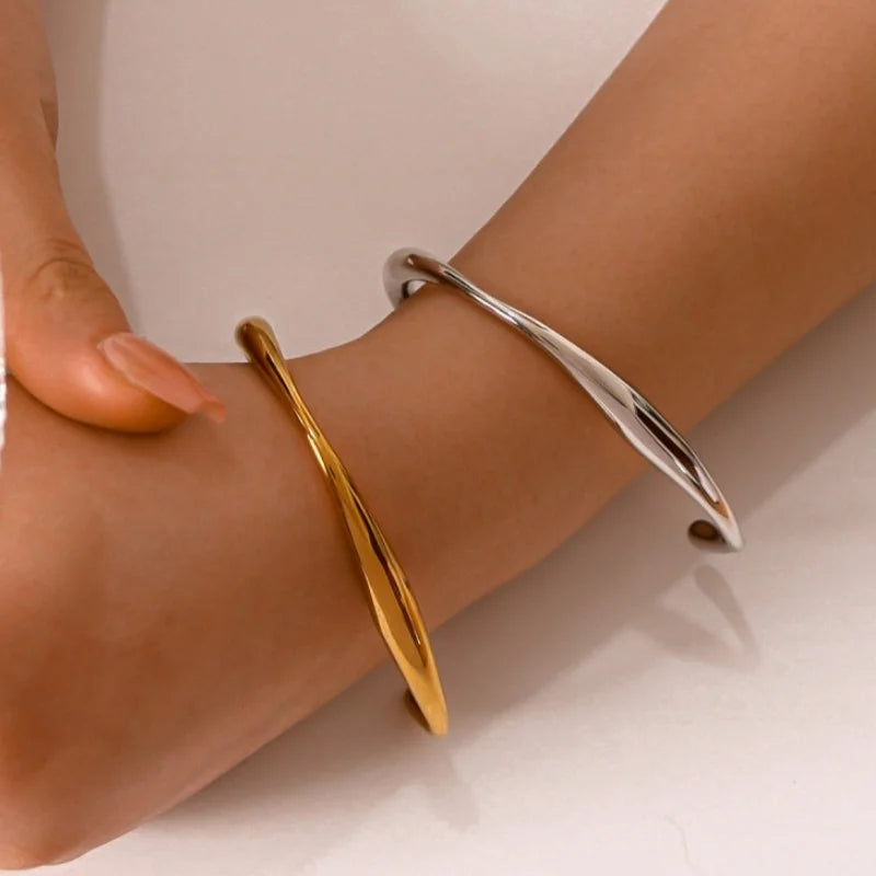 Golden Circle – צמיד פתוח בעיצוב עגול