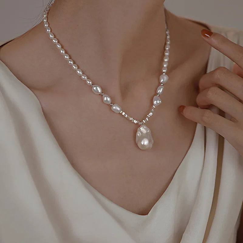 PearlEdge – שרשרת פנינה גאומטרית יוקרתית