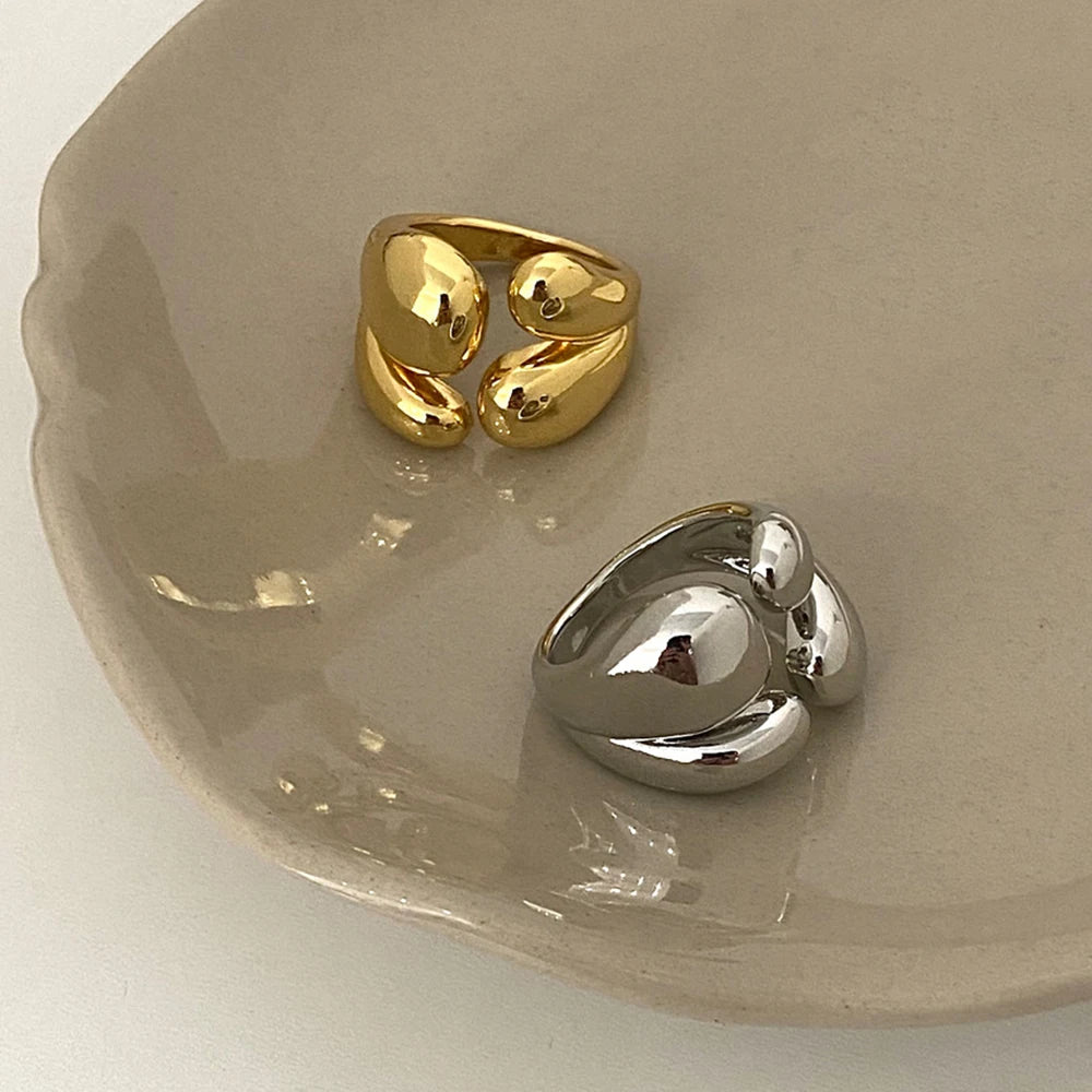 MetalLux – טבעת מתכת גאומטרית יוקרתית