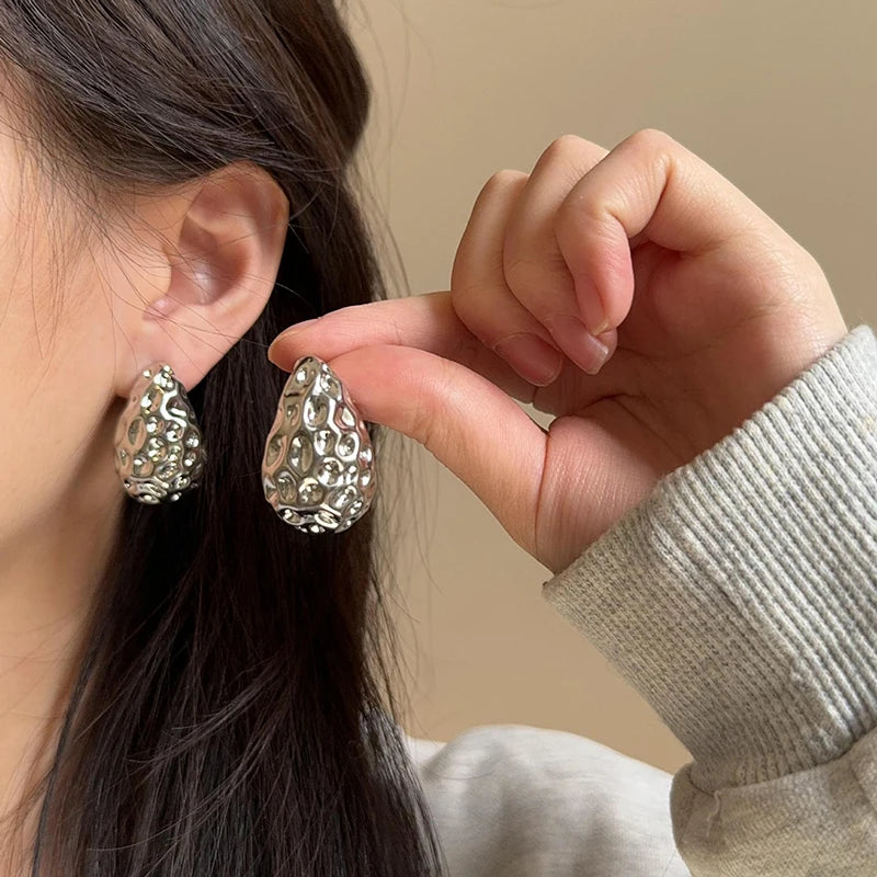 HammerDrop – עגילי טיפות מרוקעות