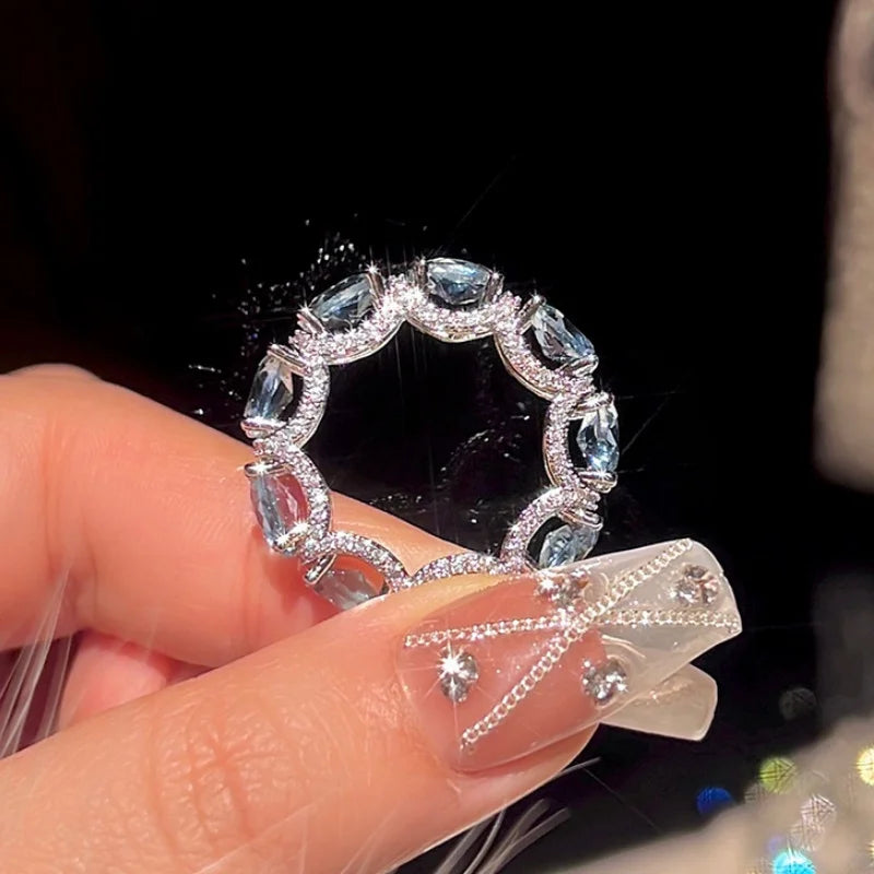 BlueAura – טבעת זירקון כחול אלגנטית