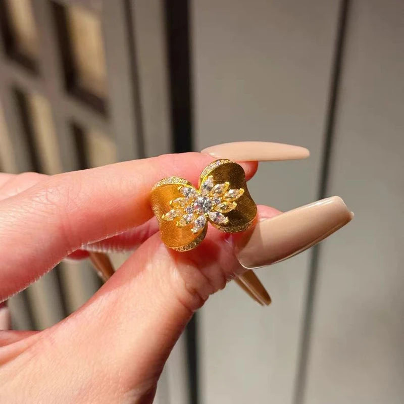 VintageGlow – טבעת זירקון אובלית מתכווננת