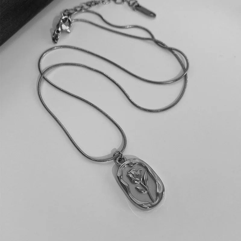 RoseFlow – שרשרת ורד אלגנטית מנירוסטה