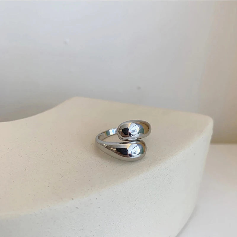 EleganceLine – טבעת גאומטרית יוקרתית