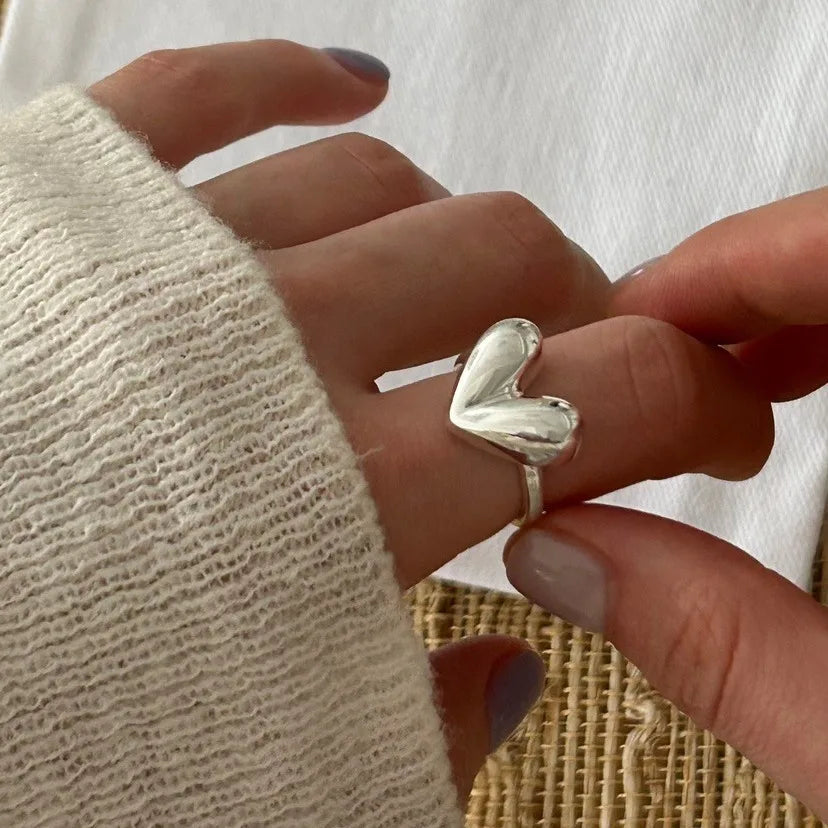 HeartGlow – טבעת לב רומנטית