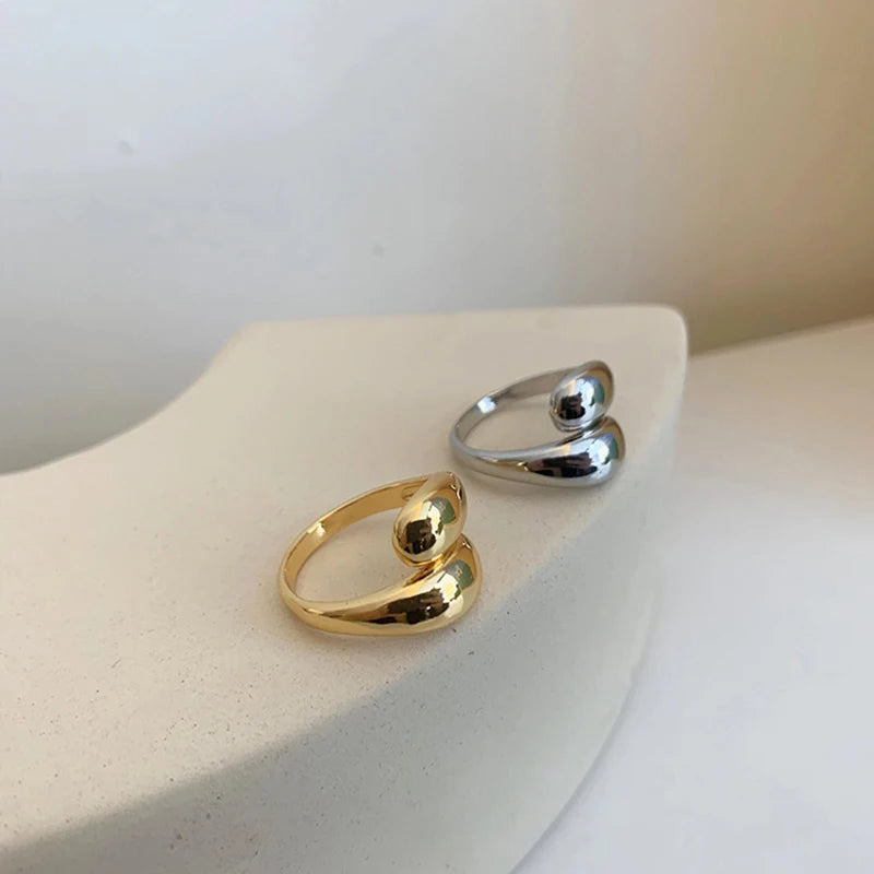 EleganceLine – טבעת גאומטרית יוקרתית