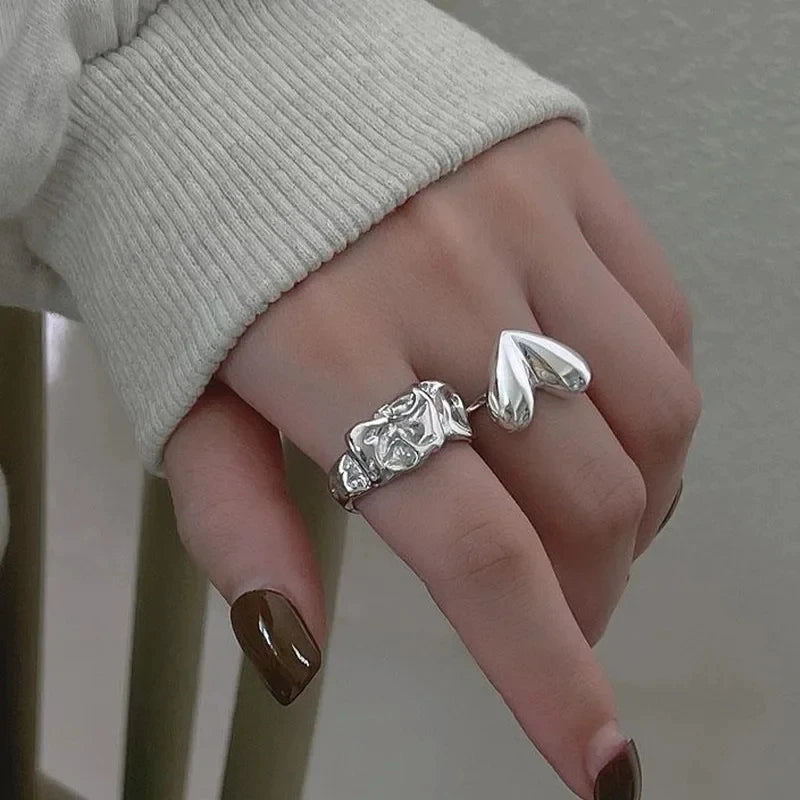 HeartGlow – טבעת לב רומנטית