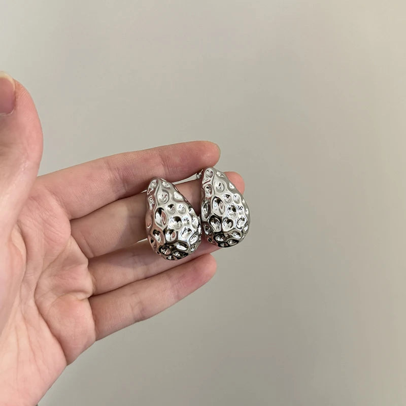 HammerDrop – עגילי טיפות מרוקעות